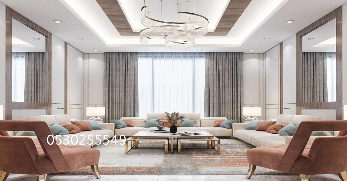 تصميم جدار داخلي أنيق باستخدام بديل الرخام العصري في منزل بجدة.